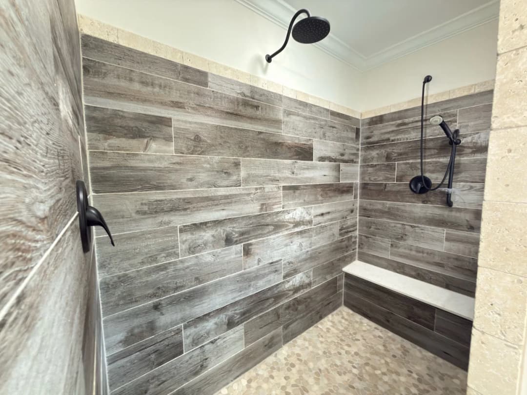 Orchard house (porch) bathroom home features