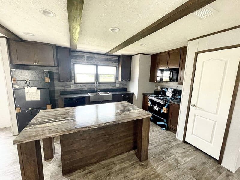 Paradise kitchen home features