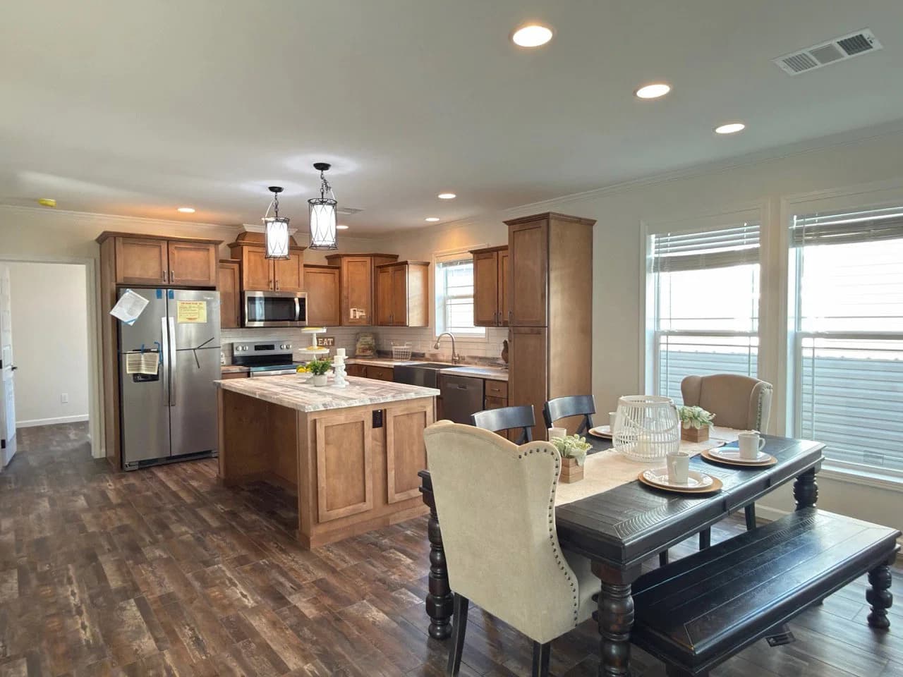 Aimon 4br interior home features