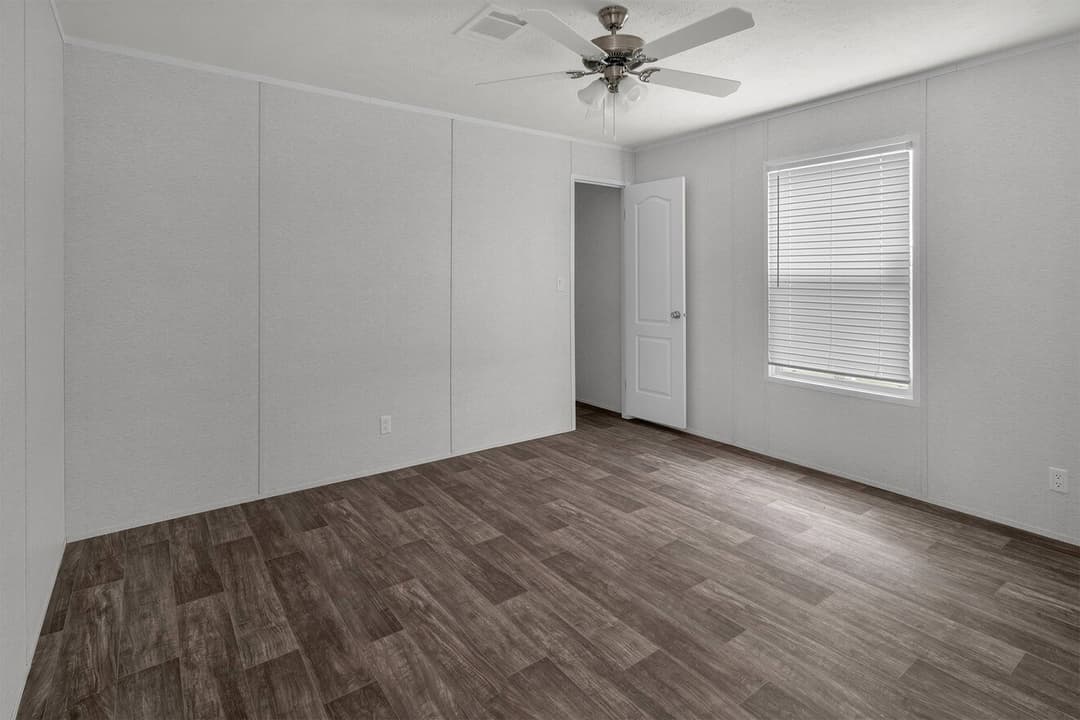 Valu maxx 28563m bedroom home features