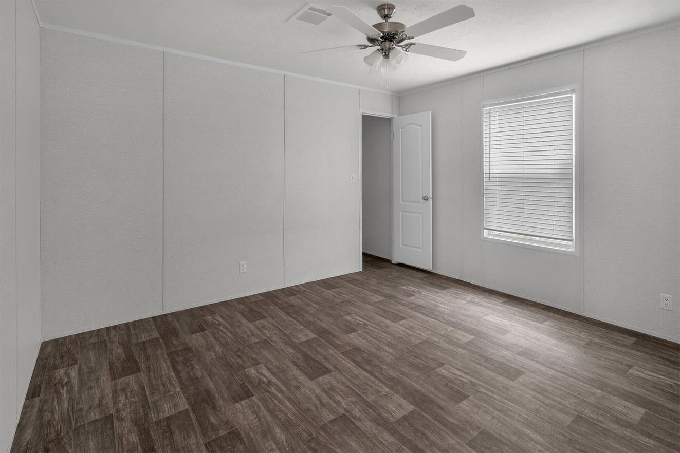 Valu maxx 28563m bedroom home features