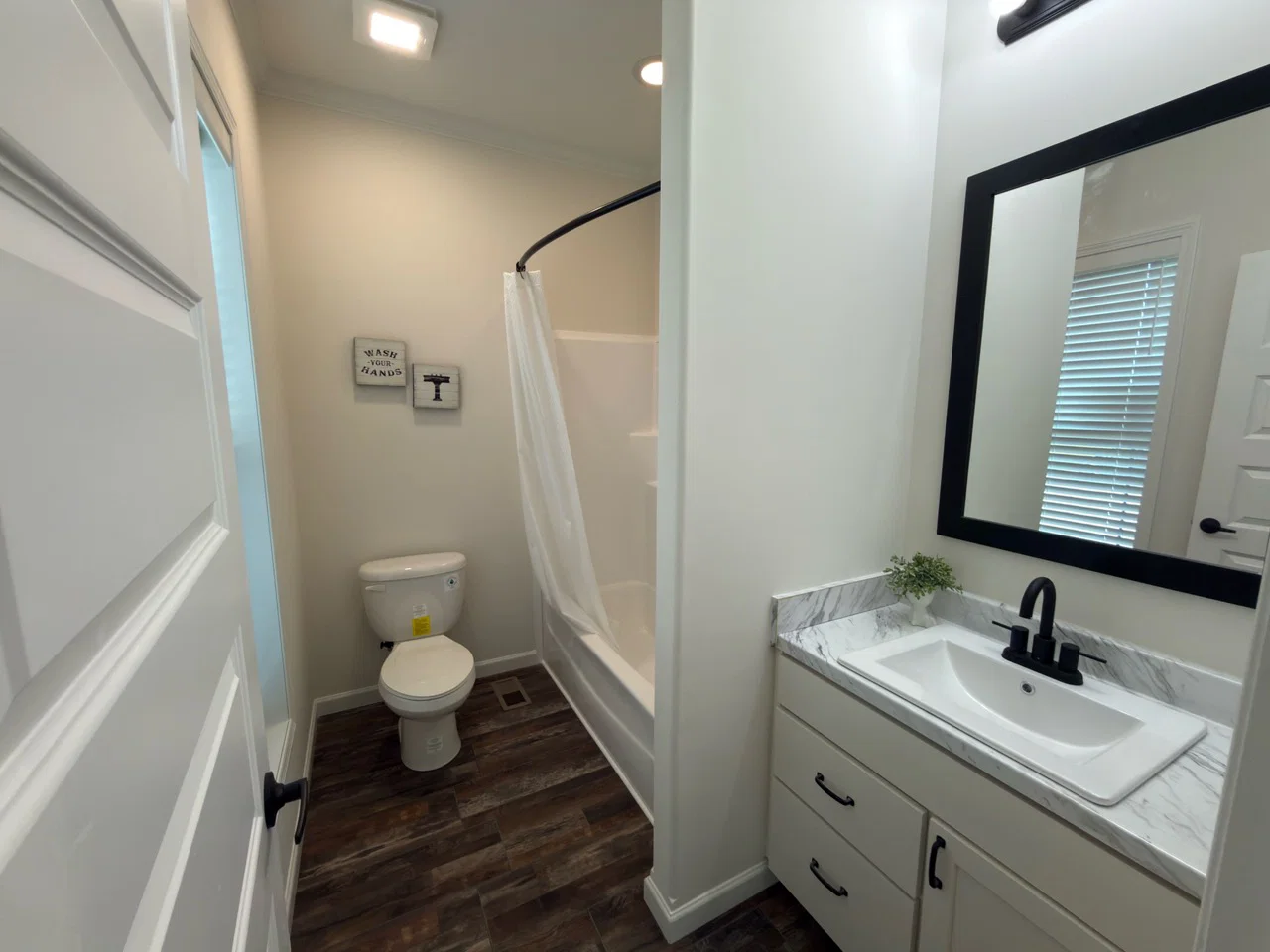 Briarritz b bathroom home features