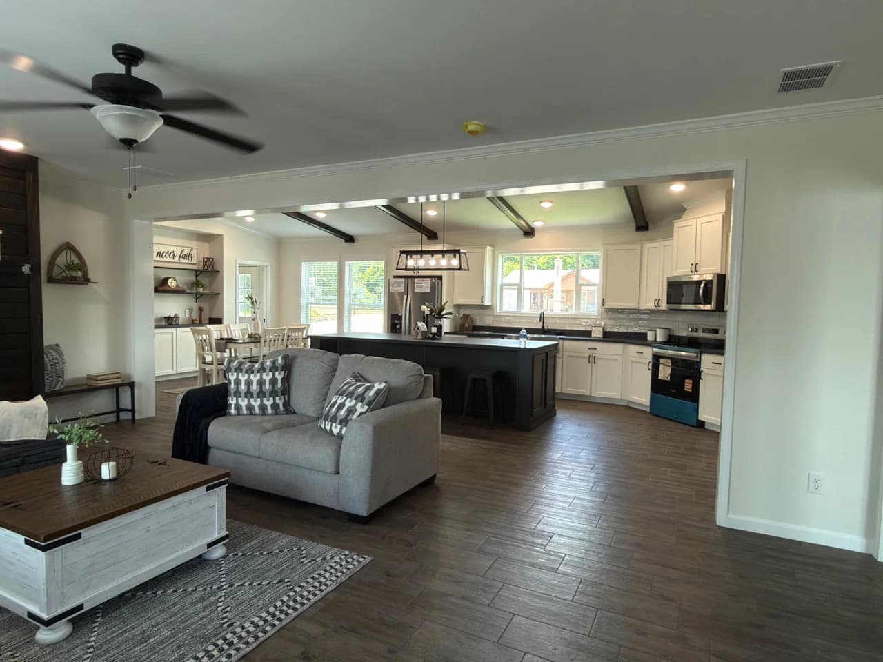 The oasis b  home features
