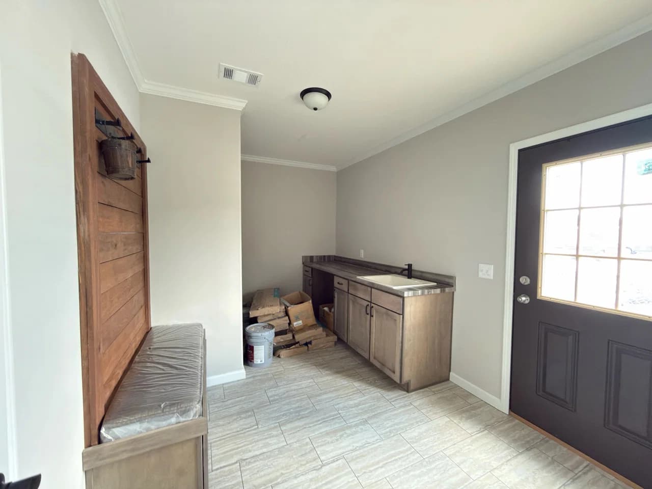 The anais interior home features
