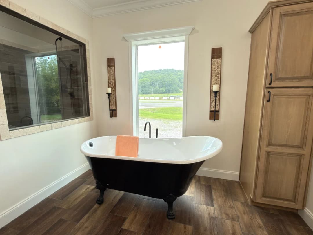 Orchard house (porch) bathroom home features