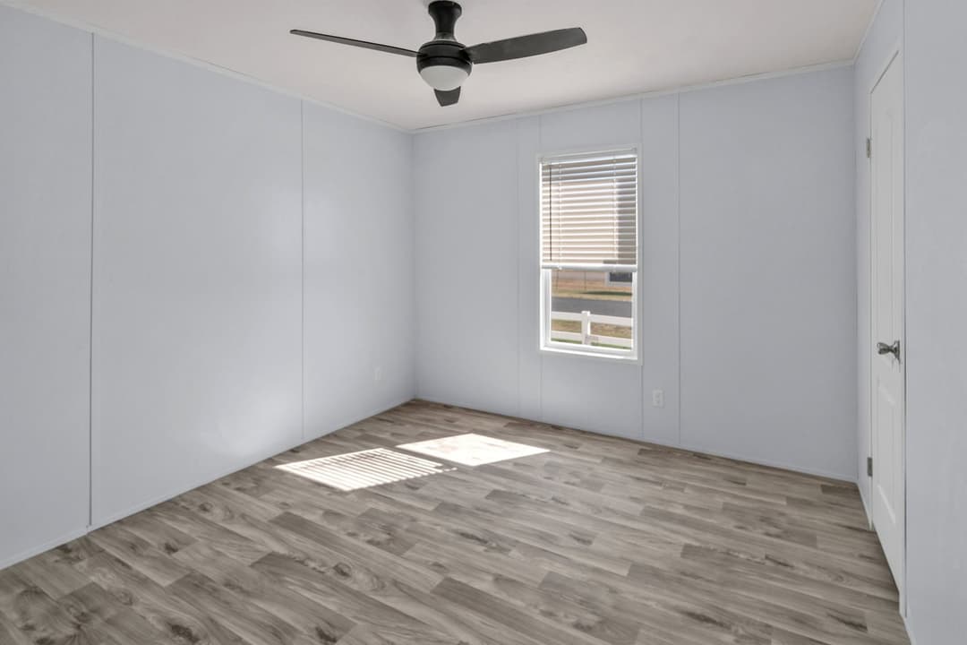 Valu maxx premier 32684f bedroom home features