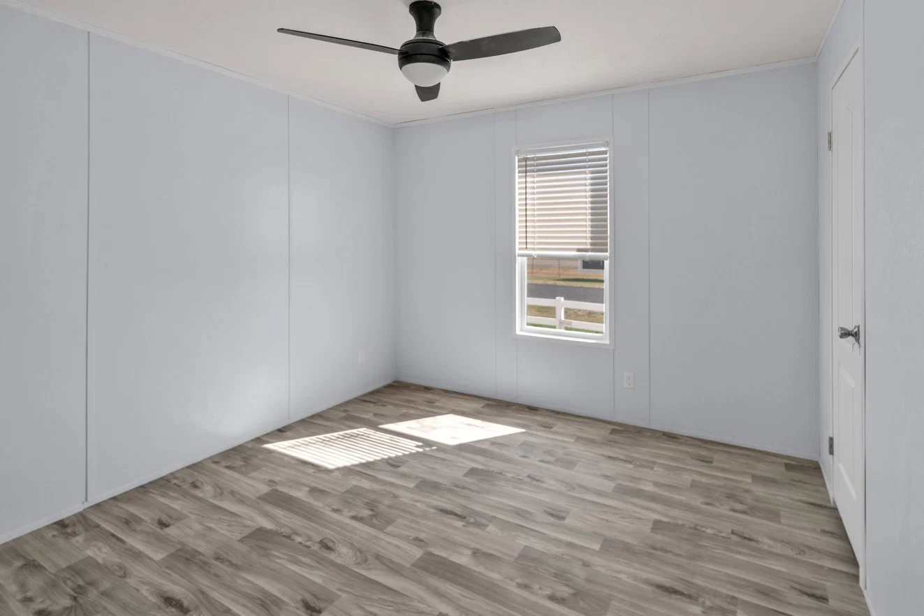 Valu maxx premier 32684f bedroom home features