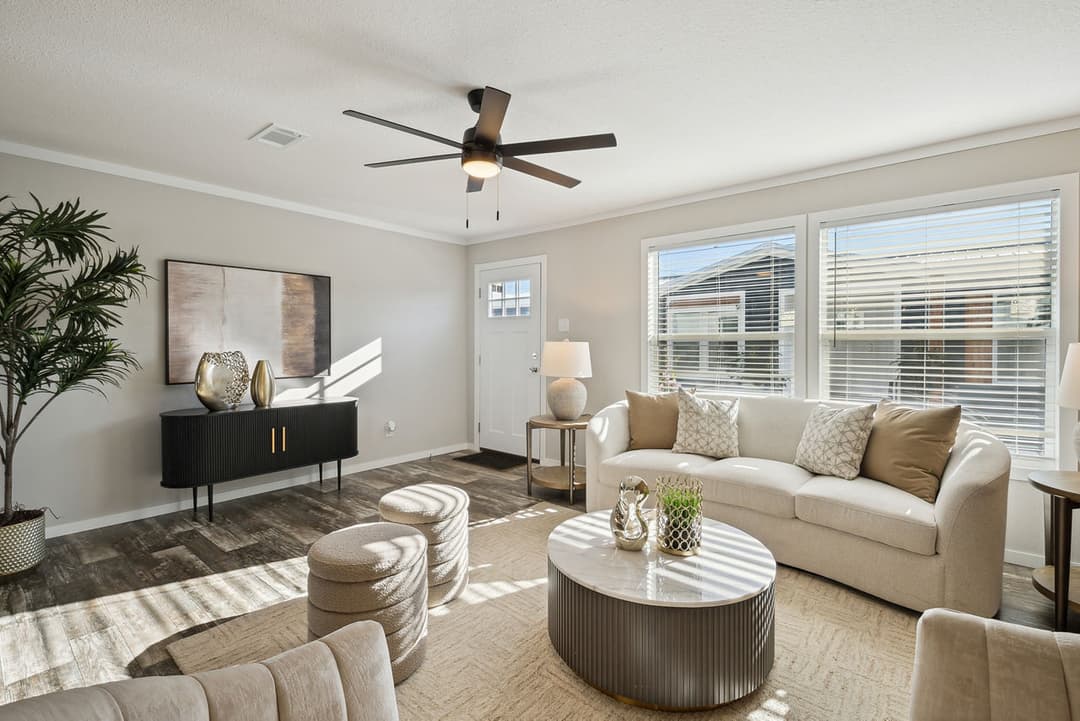 Creole 3 bedroom interior home features