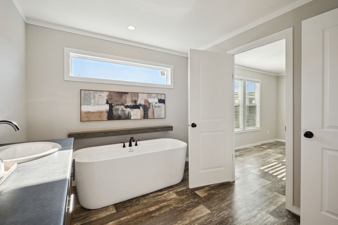 Creole 3 bedroom bathroom home features