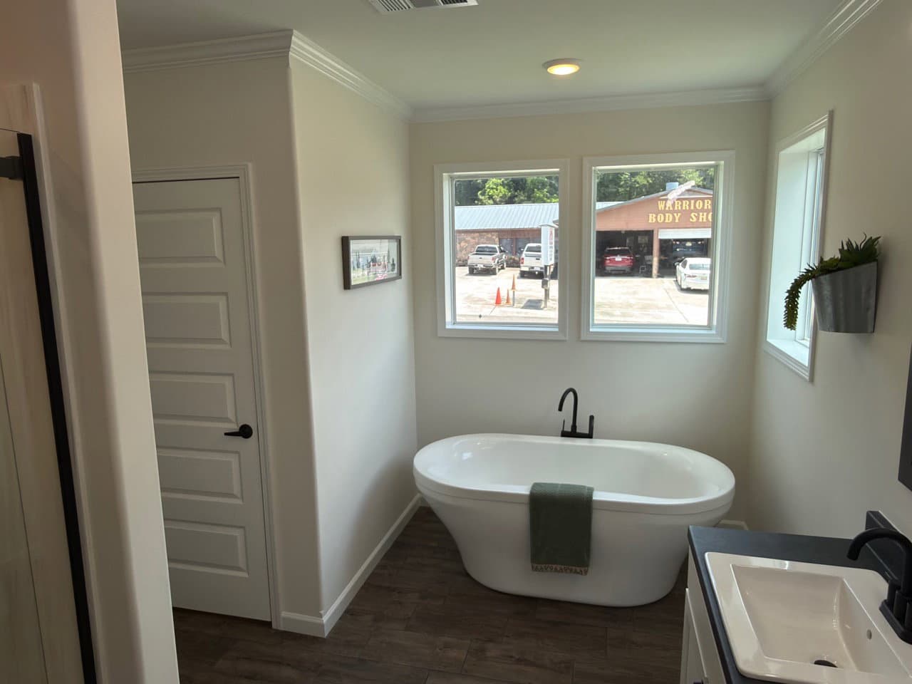 The oasis b  home features