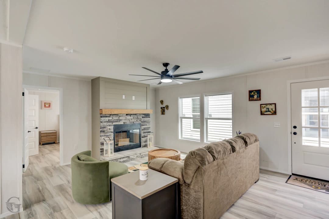 Thaddeus 4 bed interior home features