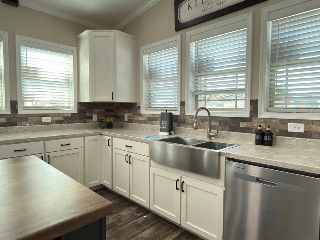 The taylor  kitchen home features