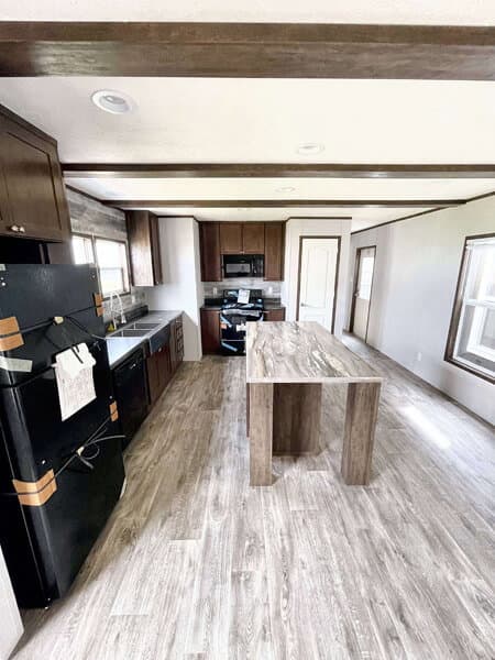 Paradise kitchen home features