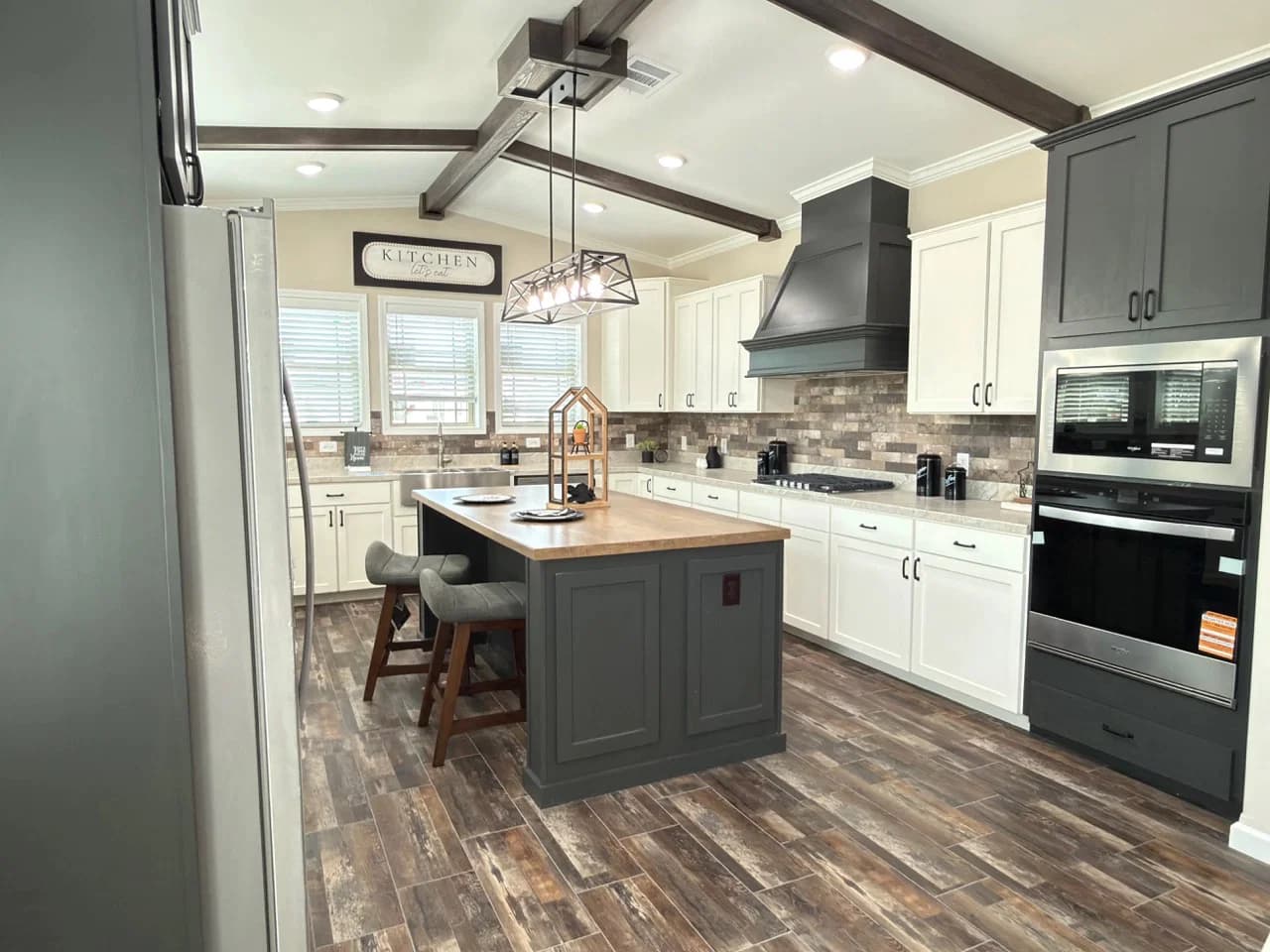 The taylor  kitchen home features