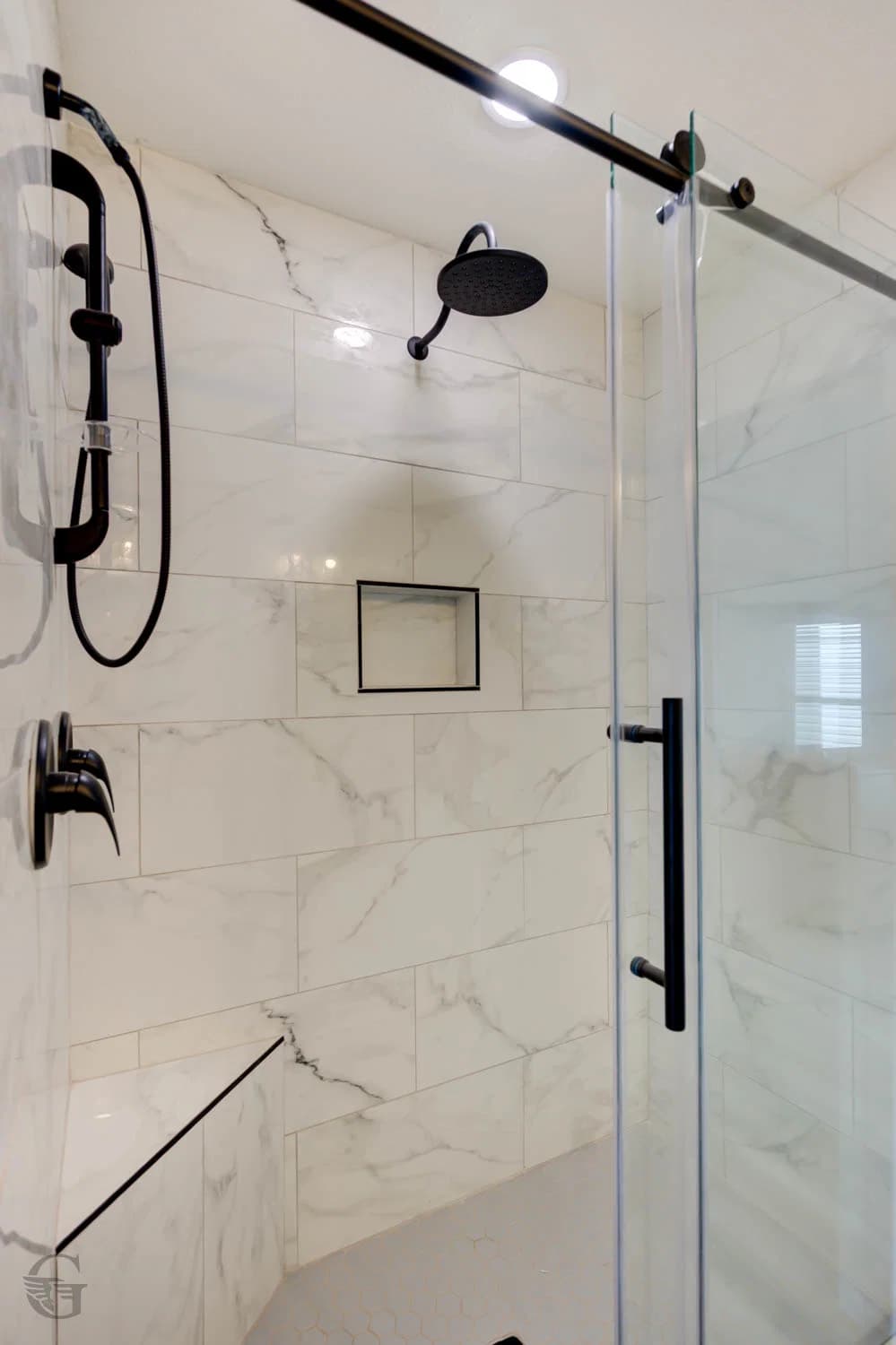 Thaddeus 4 bed bathroom home features