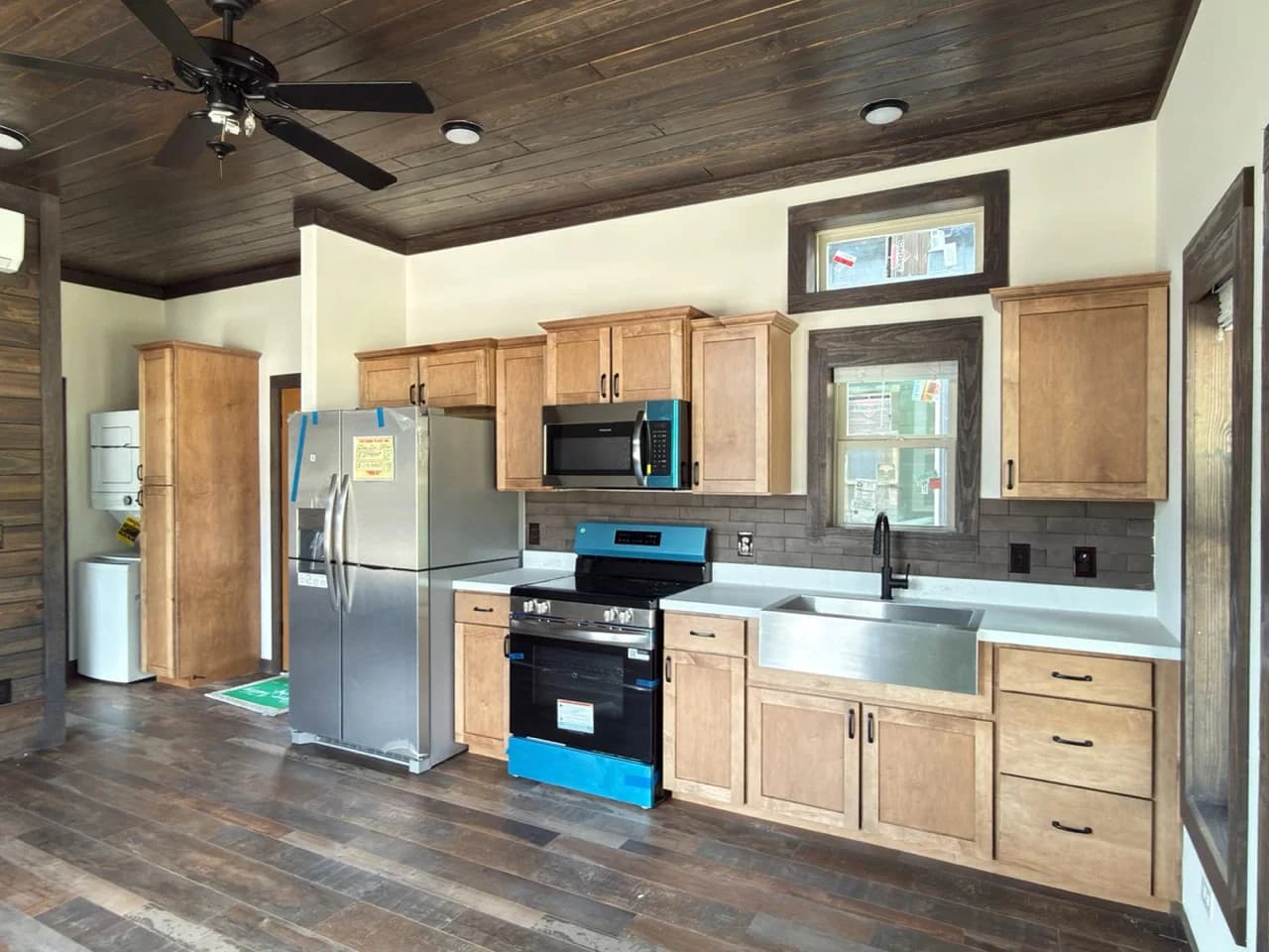 Cozy cabin 2 kitchen home features