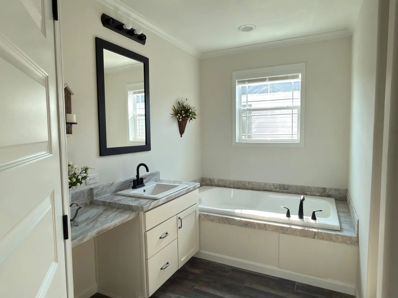 Aimon bathroom home features