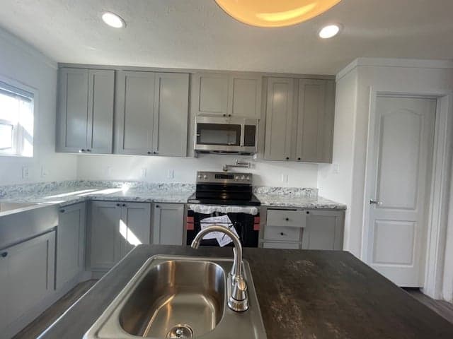 Wonderlust kitchen home features