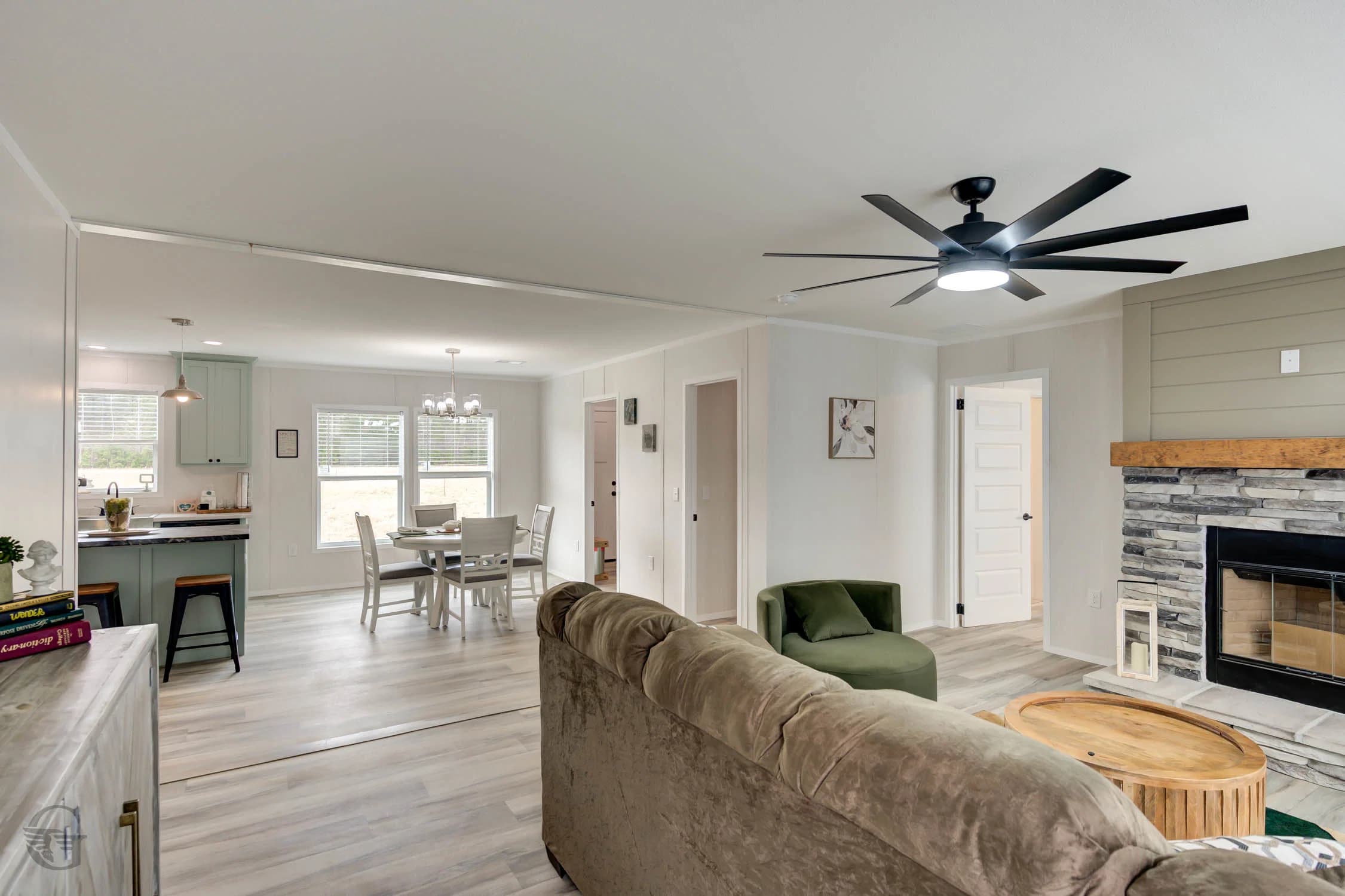 Thaddeus 4 bed interior home features