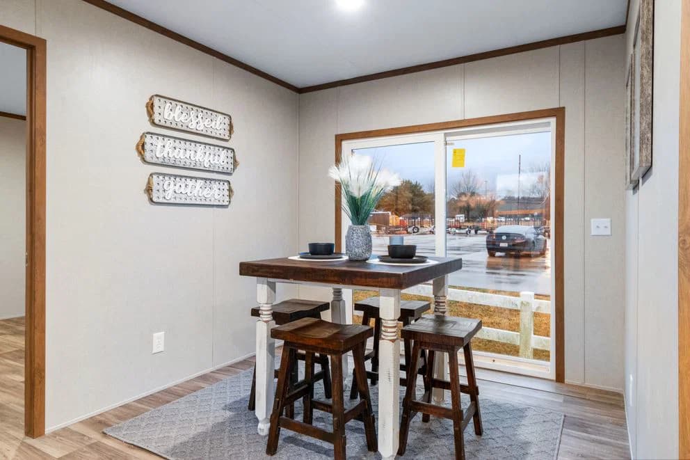 Grand interior home features