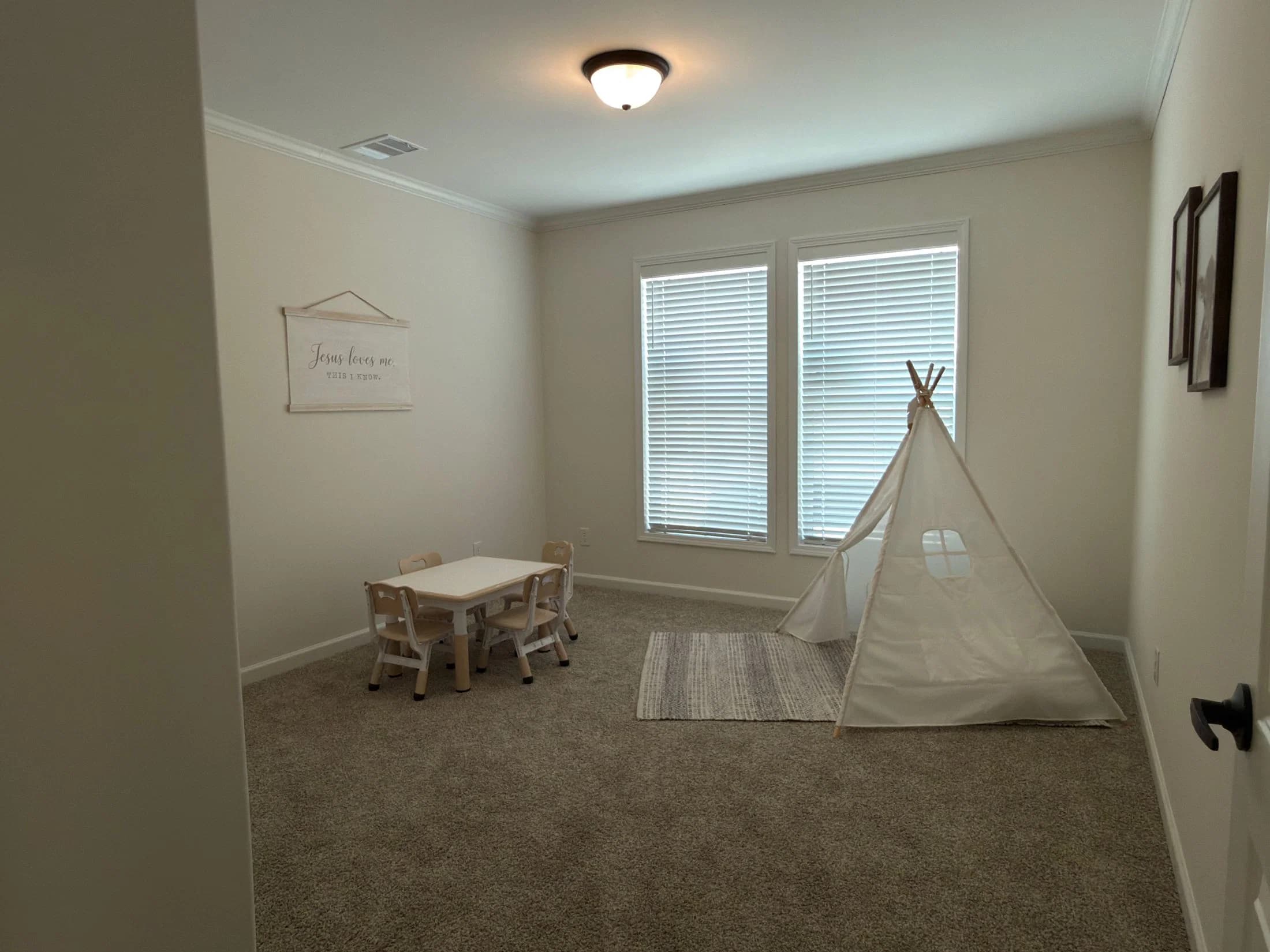 The oasis b  home features
