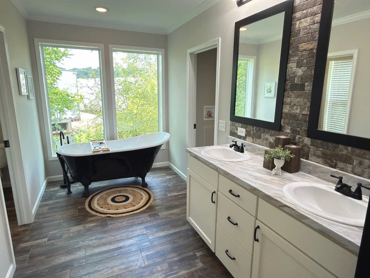 The woodside c bathroom home features