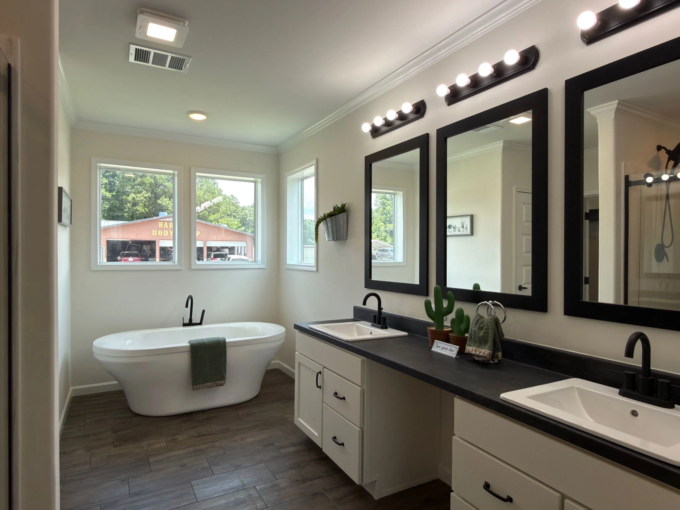 The oasis b  home features
