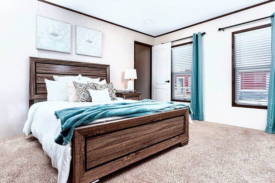 Emerald bedroom home features