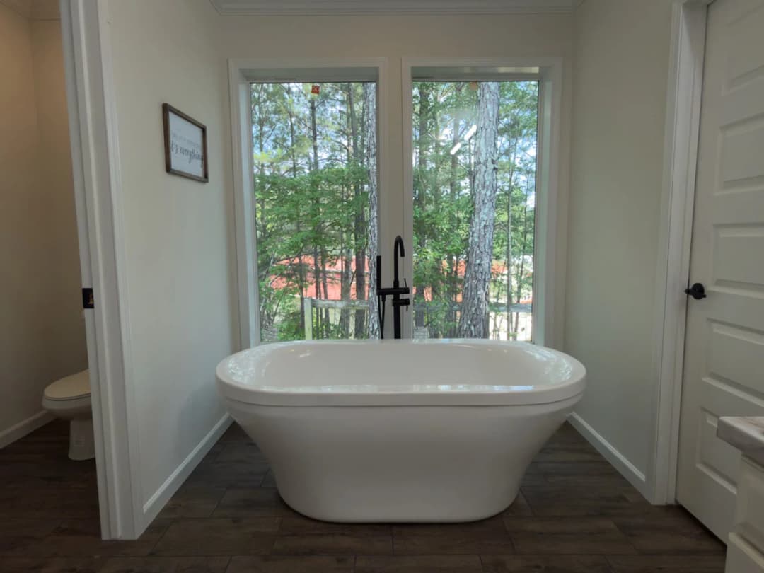 The woodside b bathroom home features