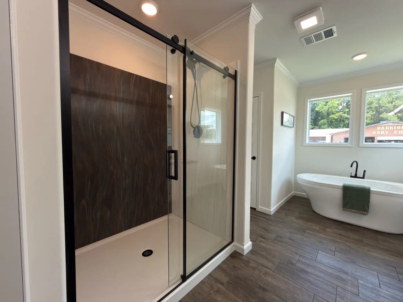 The oasis b  home features