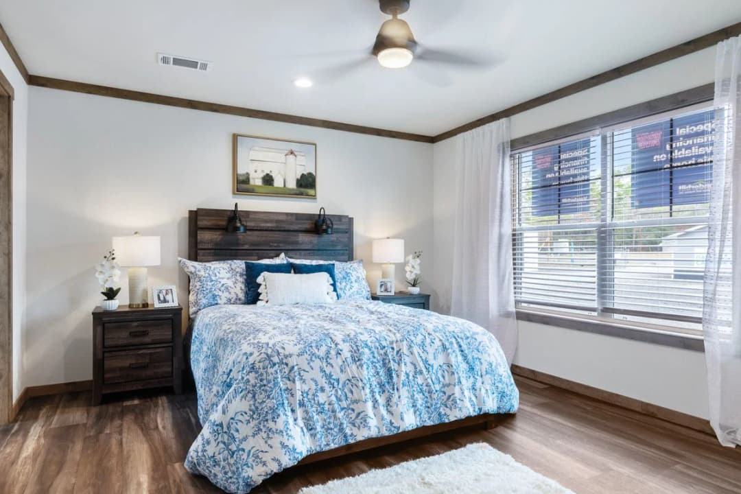 Lizzie elite bedroom home features