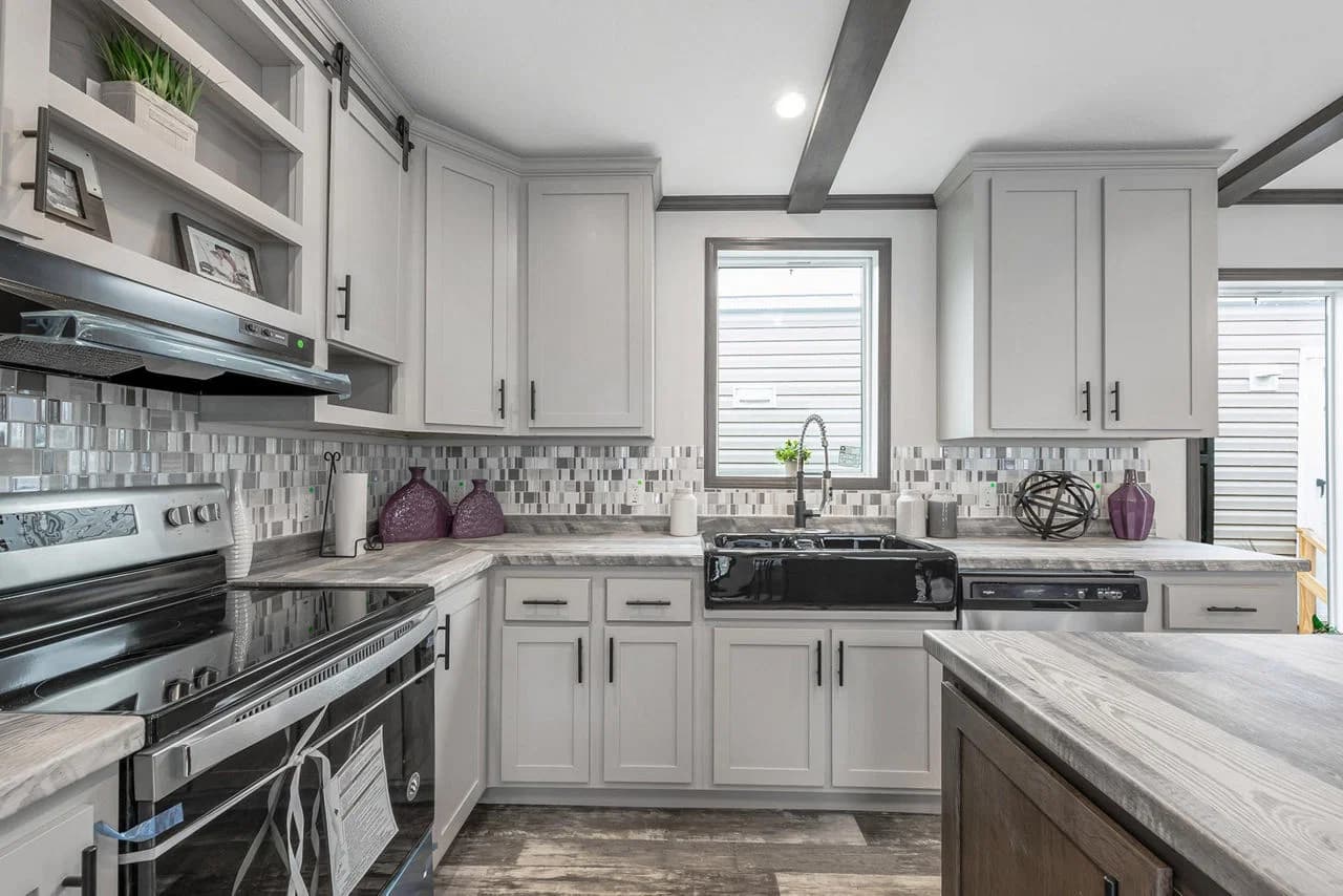 Canal kitchen home features