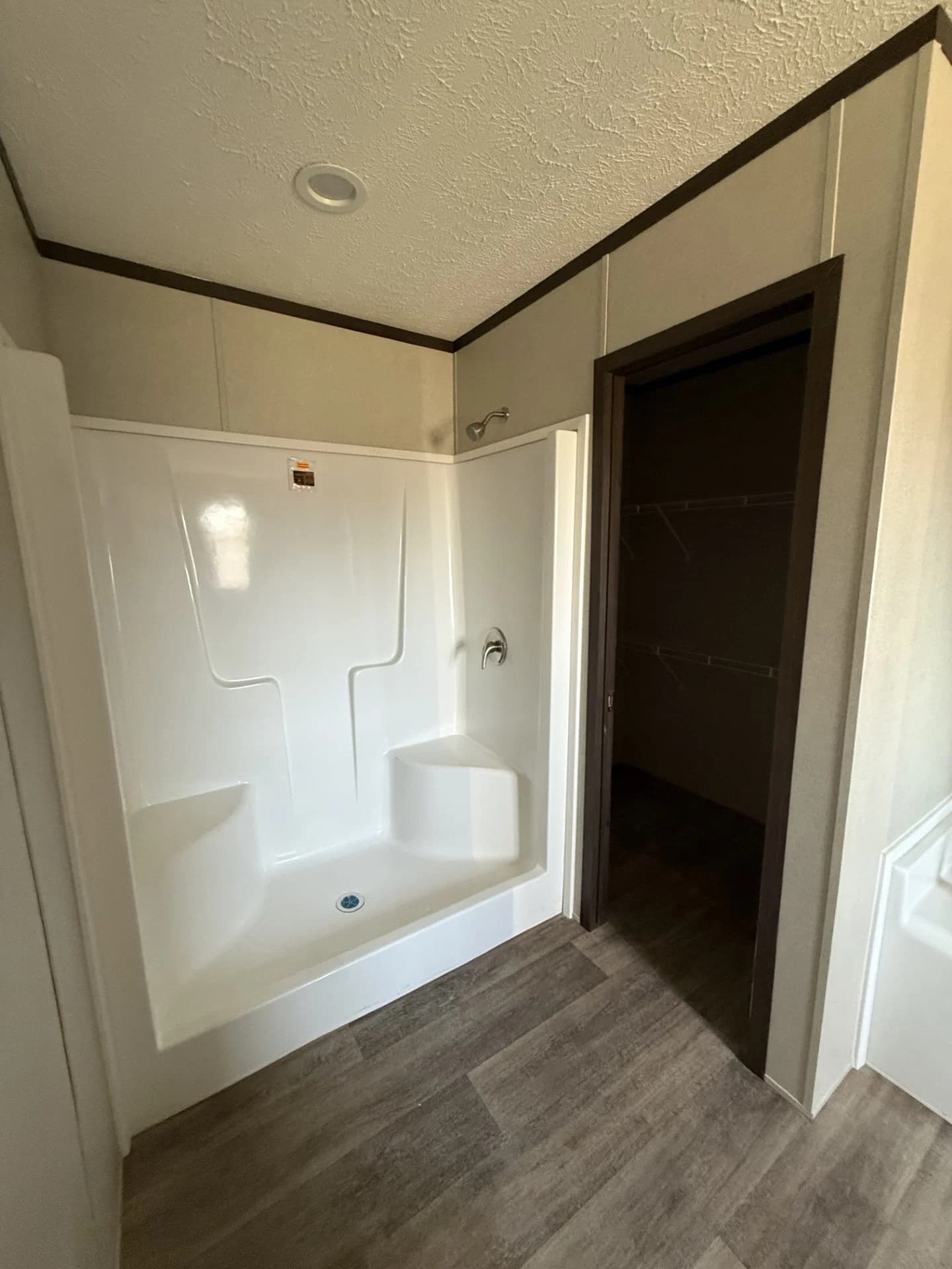 2025 miyo  bathroom home features