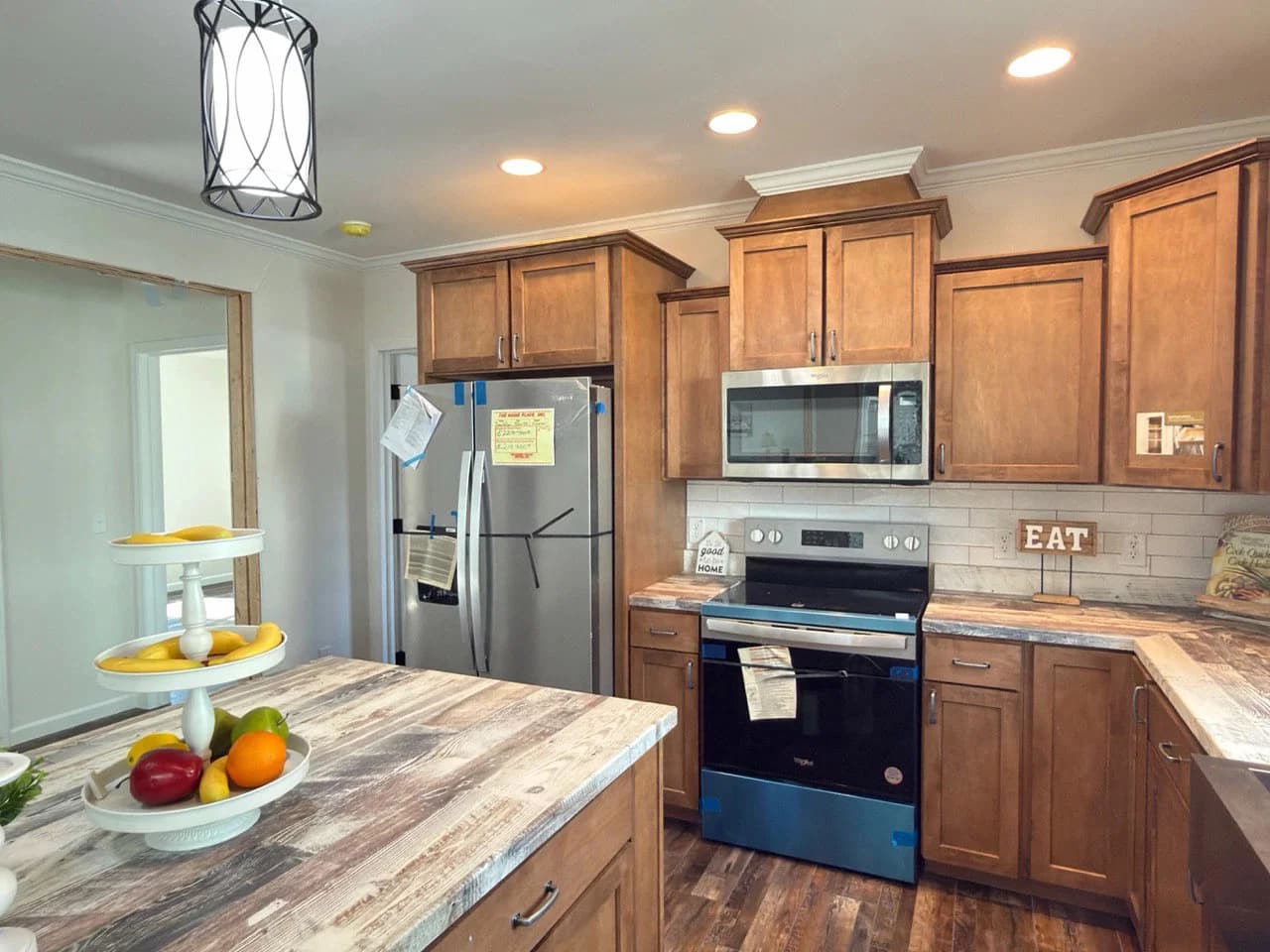 Aimon b kitchen home features