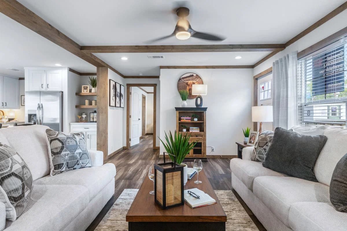 Lizzie interior home features