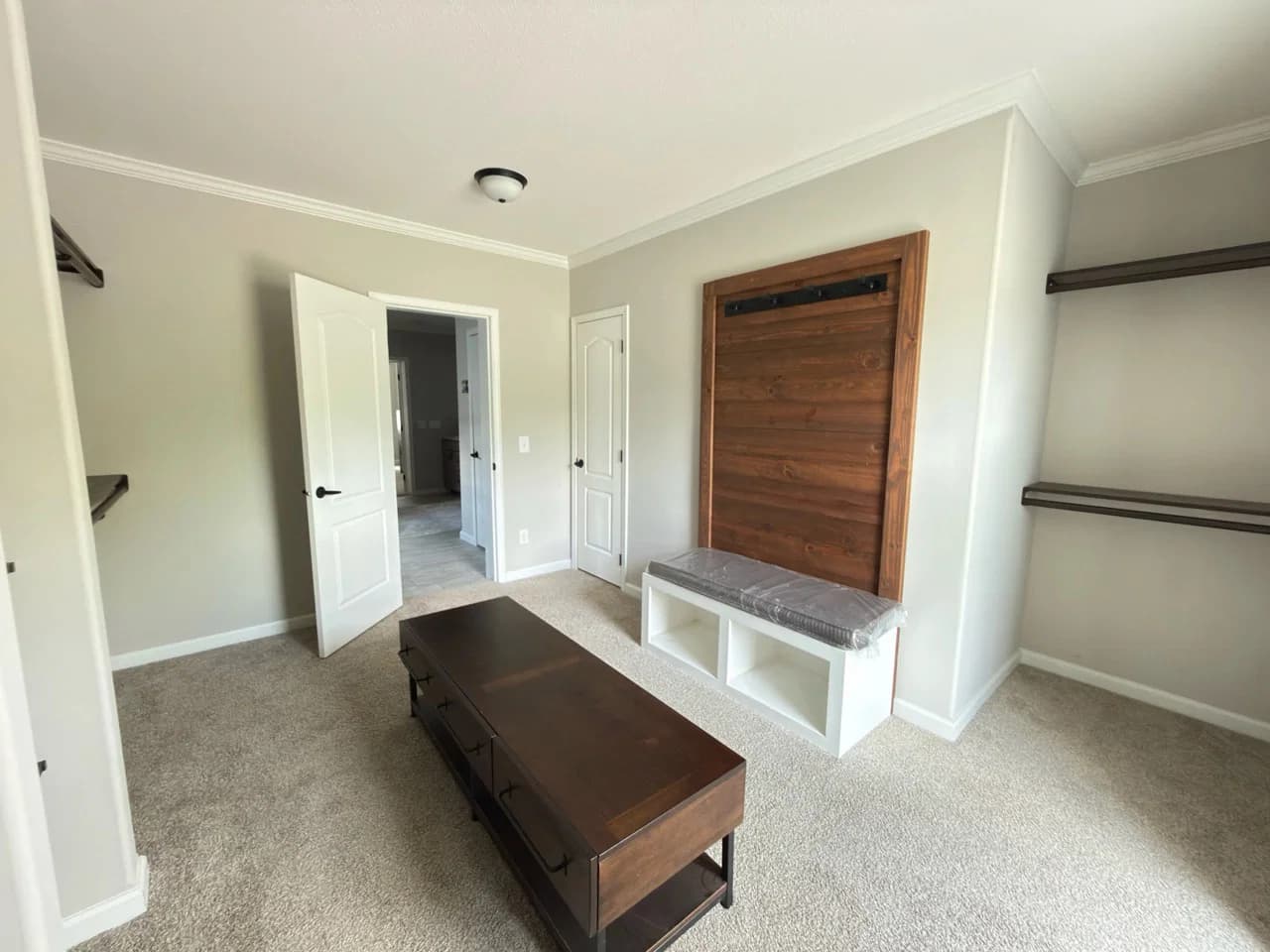 The anais interior home features