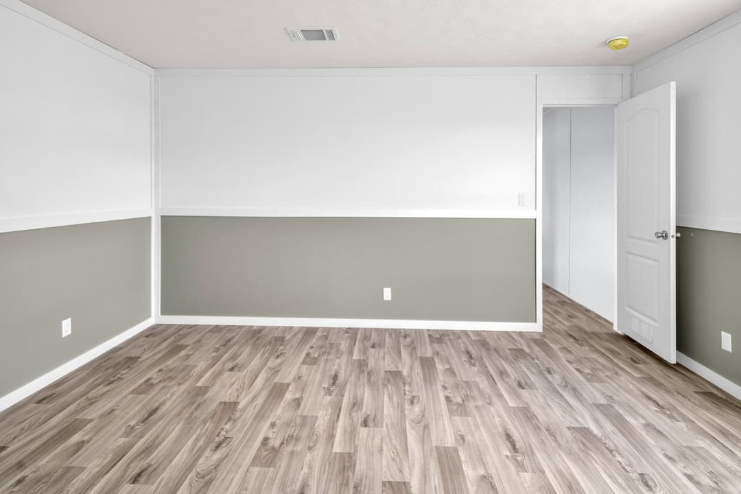 Valu maxx premier 16683e bedroom home features
