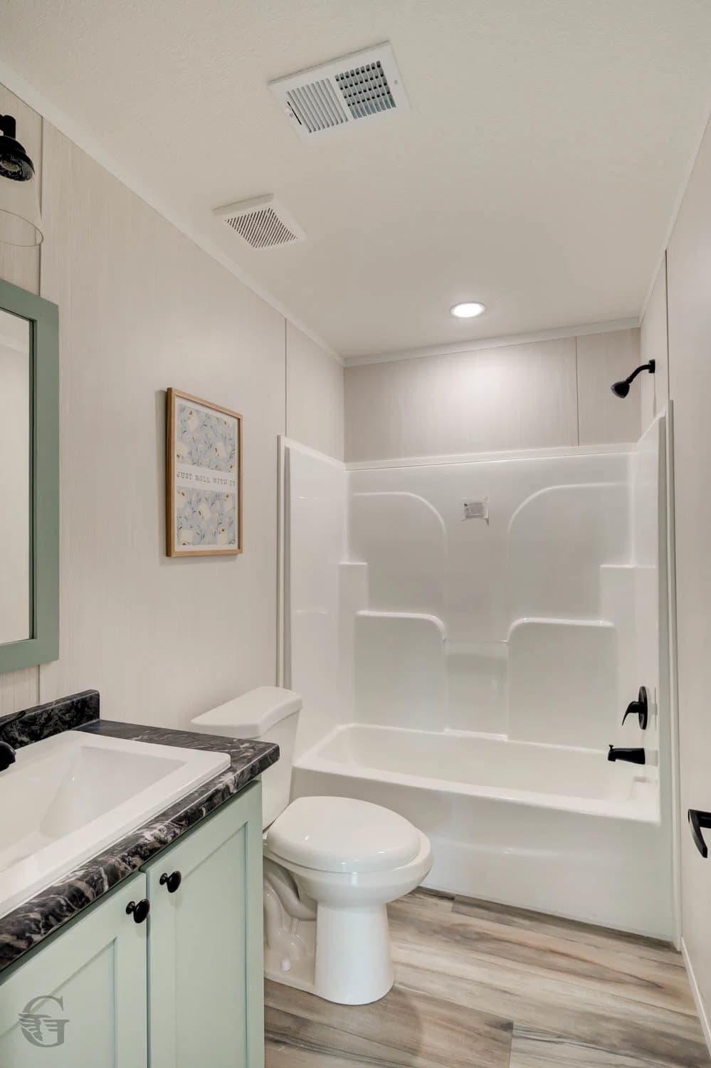 Thaddeus 4 bed bathroom home features