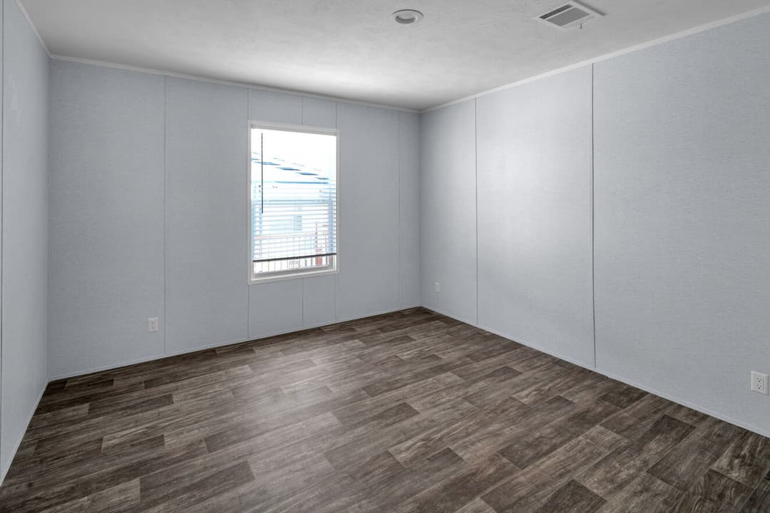 Valu maxx premier 32643e bedroom home features