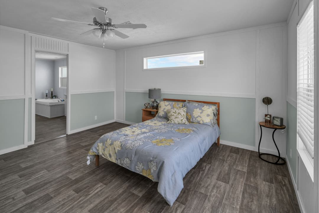 Valu maxx premier 32643e bedroom home features