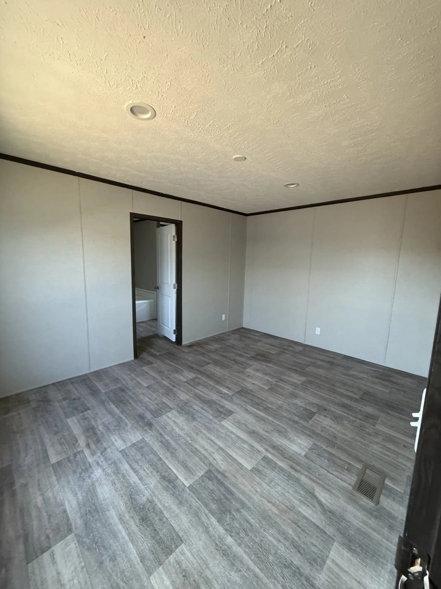 2025 miyo  bedroom home features