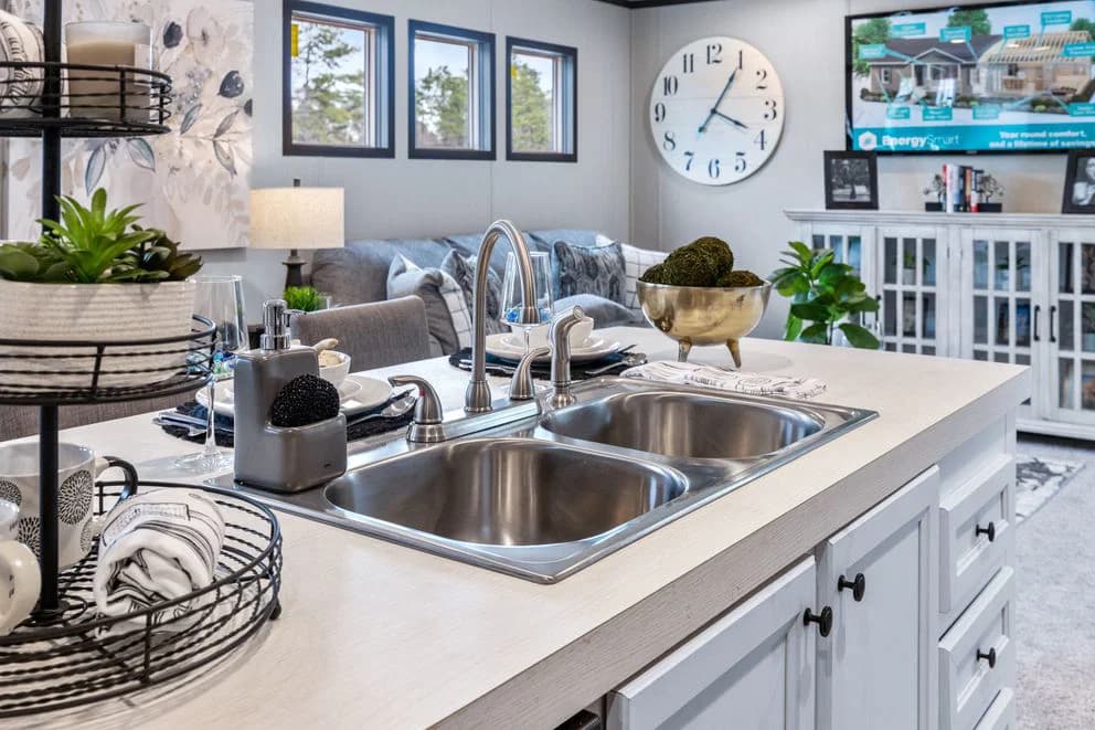 Colossal kitchen home features