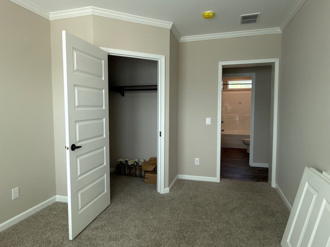 The country cottage bedroom home features