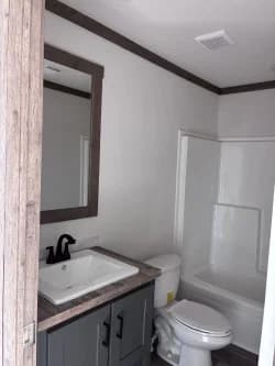 Everett elite bathroom home features