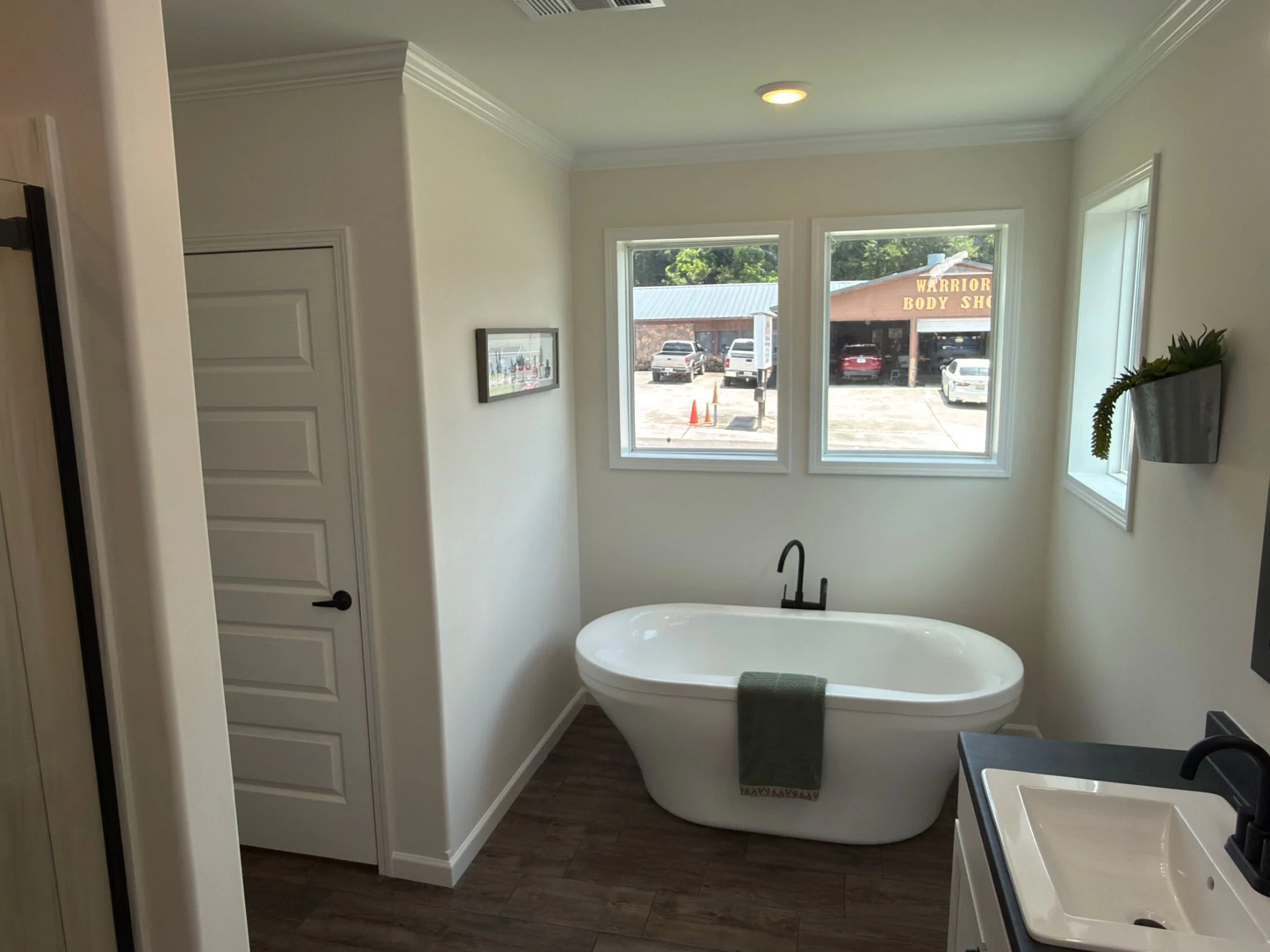 The oasis b  home features