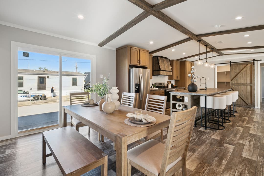 Creole 3 bedroom interior home features