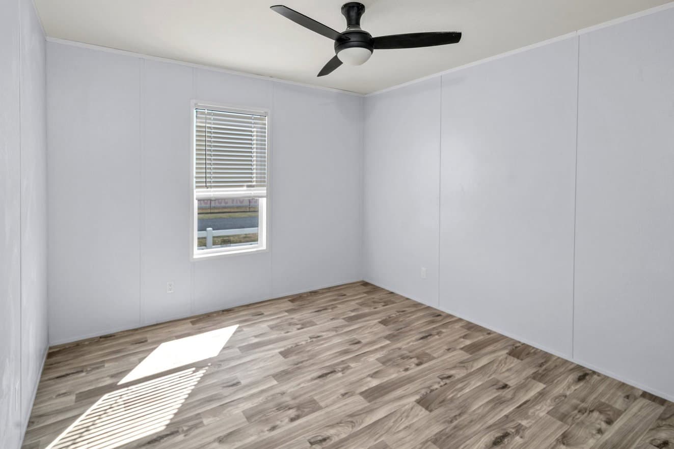 Valu maxx premier 32684f bedroom home features