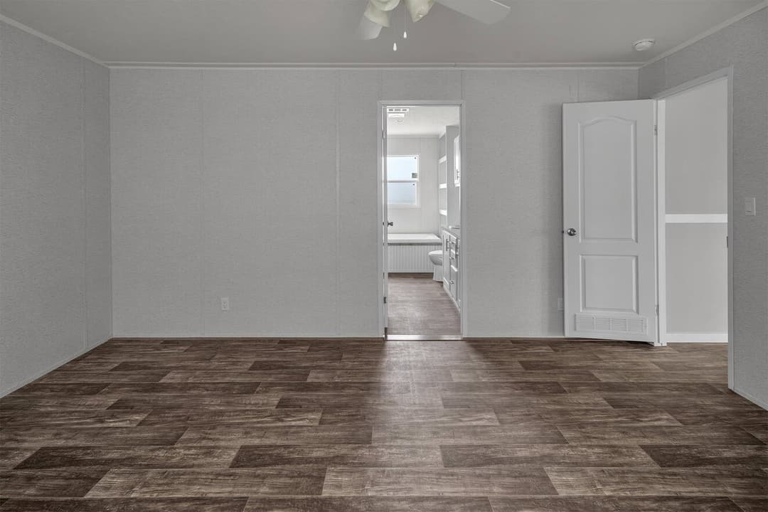 Valu maxx 28563m bedroom home features