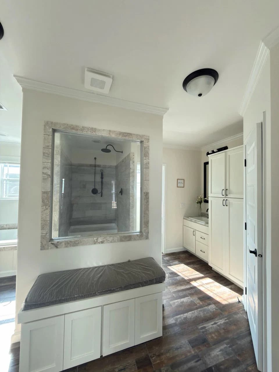Aimon 4br bathroom home features
