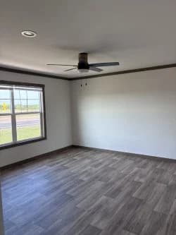 Everett elite bedroom home features